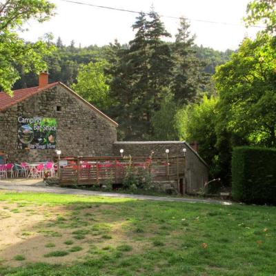 Terrasse du bar snack Les Eaux Vives