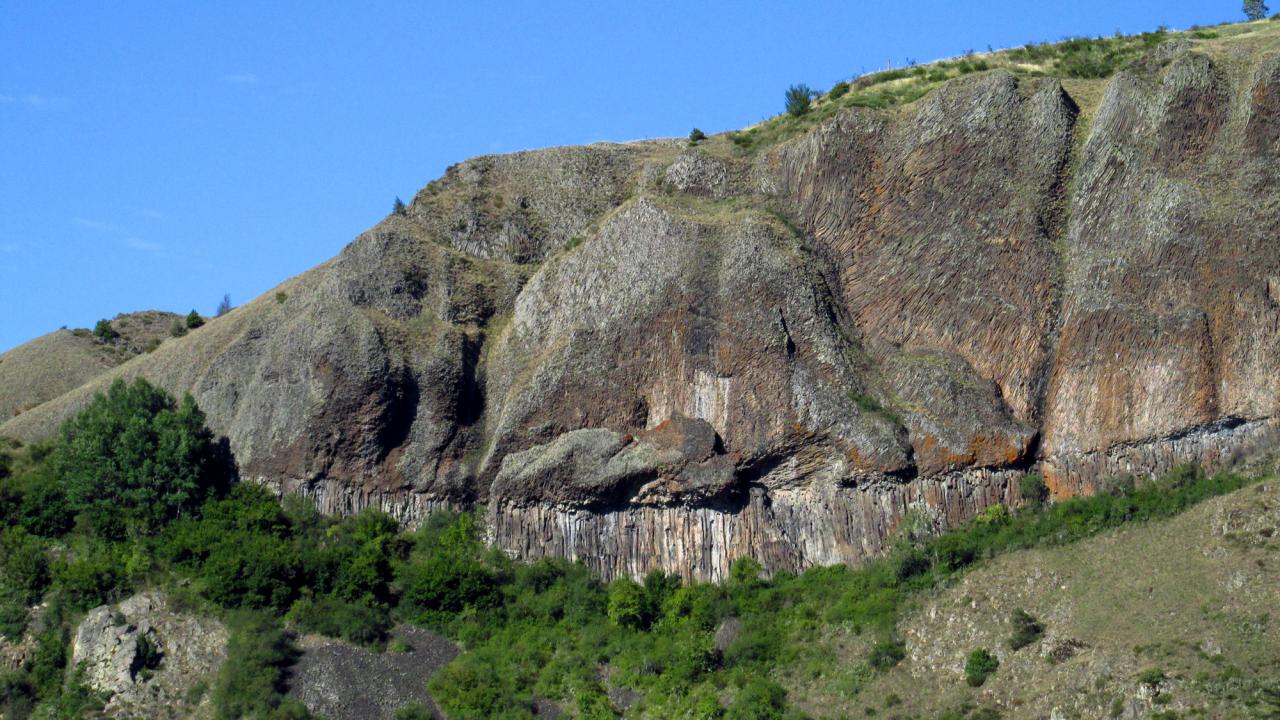 Orgues basaltique vue de loin